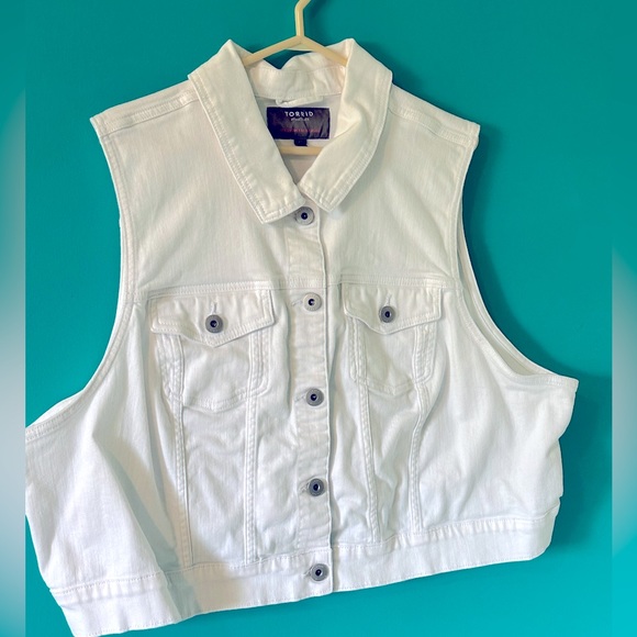 Torrid 3X stretch cropped denim jean vest classic - Picture 5 of 10